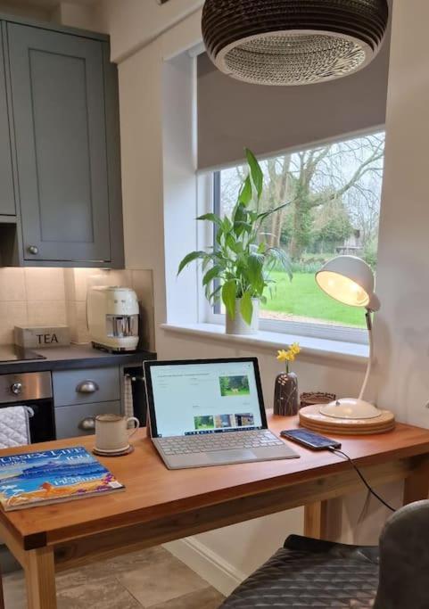 The Old Barn Annexe, Cosy Stay, Close Drive To City, Beach, South Downs & Goodwood Chichester Zewnętrze zdjęcie
